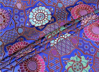 Tissu brocart à fleurs précieuses : Ameublement, matelassage et couture bouddhistes colorés