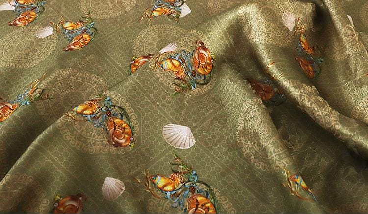 Tissu satiné en soie couleur thé : Rayonne imprimée numériquement, largeur 150 cm (59 po), ameublement et costumes