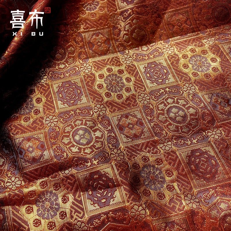 Tissu brocart rouge et or : motif à carrés précieux, tissu pour cheongsam