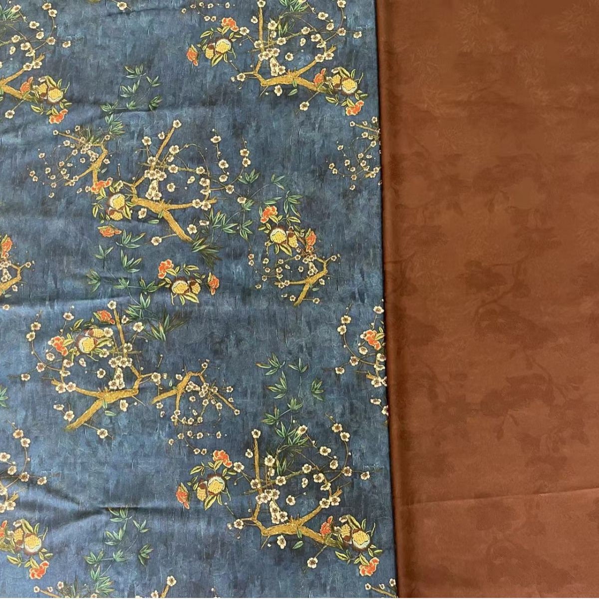 Tissu en soie bleu sarcelle effet thé : satin imprimé floral, 150 cm de large