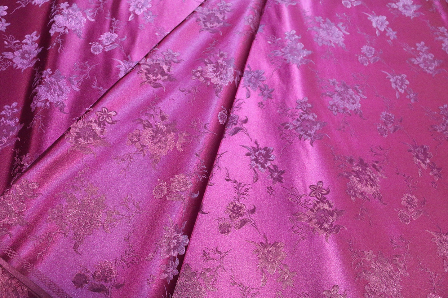 Floral Jacquard Brocade Fabric: Elegant Upholstery & Costume Sewing (29.5"W)