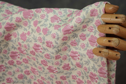 Tissu d'ameublement et de confection de robes jacquard à petits motifs floraux roses en relief, style champêtre, largeur 61 pouces