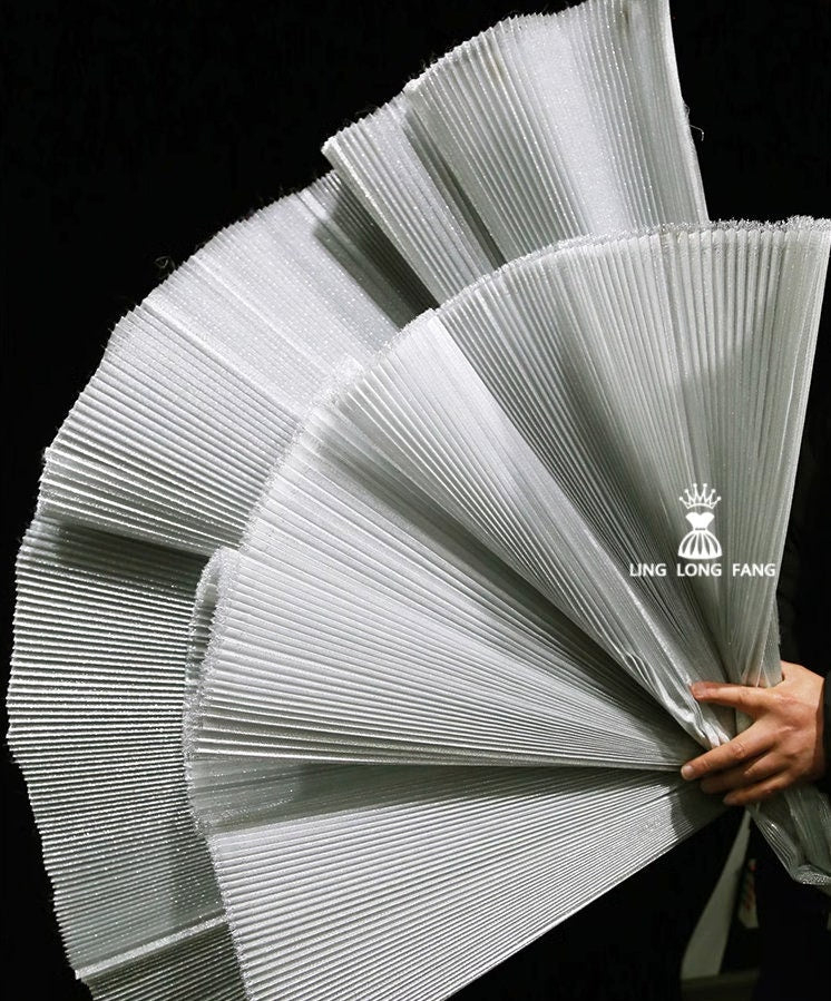 Tulle plissé : texture brillante et froissée, 150 cm de large