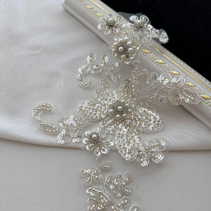 Applique en dentelle brodée de sequins argentés : voile de mariée, décoration de robe de mariée
