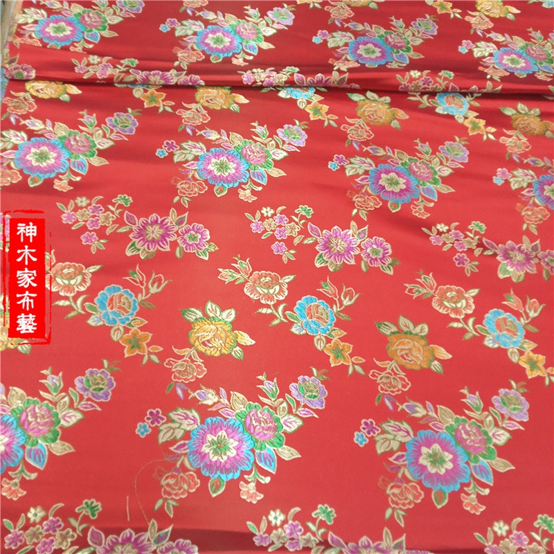 Tissu brocart pivoine : ameublement floral, costumes, décoration - 75 cm de large