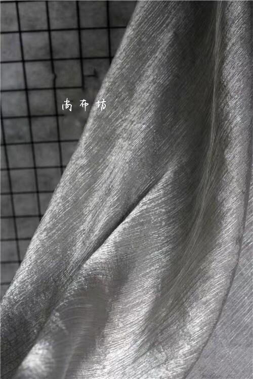 Tissu organza froissé métallisé argenté : texture 3D Gris Glacé, 150 cm de large