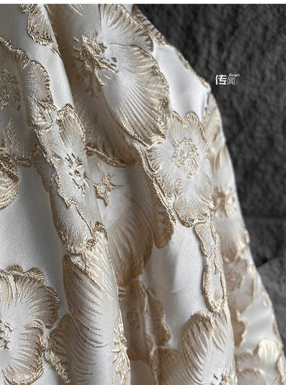 Tissu jacquard floral brodé or - 145 cm de large - Tissu de créateur de luxe