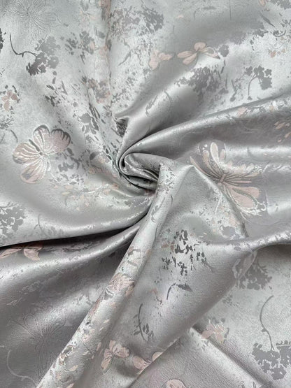 Tissu brocart papillon gris argenté - Jacquard élégant, 147 cm de large