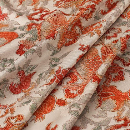 Tissu satin de soie à motif de thé Double Fish : 150 cm de large. Idéal pour l'ameublement, les costumes et les cheongsams.