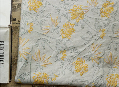 Tissu jacquard floral en relief : style vintage pour ameublement, robes, rideaux - 162,5 cm de large