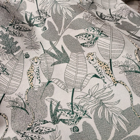 Tissu jacquard Forêt Animale : ameublement gaufré, costumes, décoration - 152 cm de large