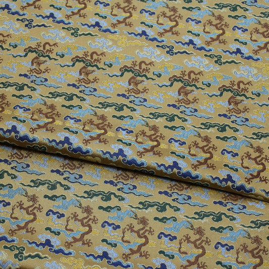 Tissu brocart Dragon Volant 55 po de large : mélange de soie et de rayonne pour robe chinoise