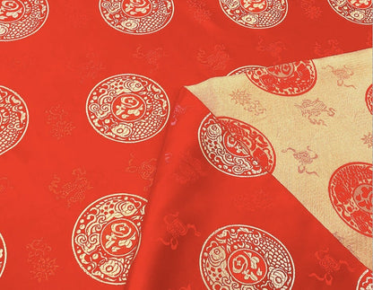 Brocart rouge de Chine : motif Deux Poissons et Fu, 150 cm de large