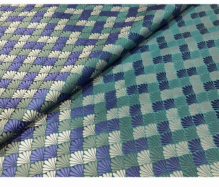 Tissu brocart jacquard coquillage : damas de soie et rayonne de 75 cm de large