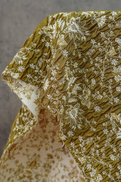 Gold Thread Jacquard Fabric: 3D Flower Design, Upholstery & Costume