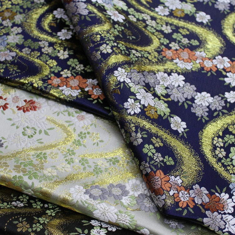 Tissu jacquard floral Nishijin : brocart de soie noir et or