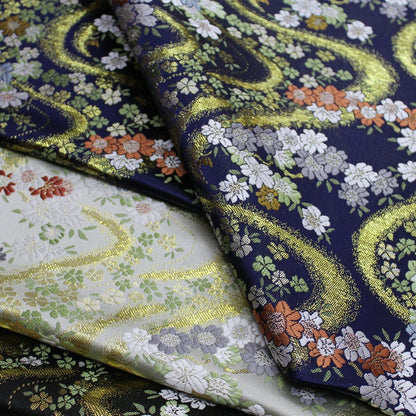 Tissu jacquard floral Nishijin : brocart de soie noir et or