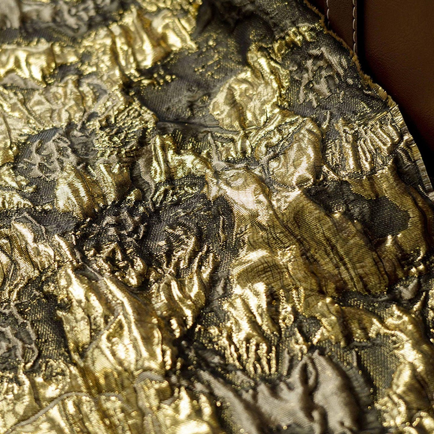 Tissu jacquard métallisé : blocs de couleur en relief pour robes et tenues de soirée