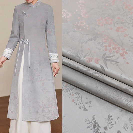 Tissu brocart Fleur de Prunier : Coussin Cheongsam argent et rose, 150 cm de large