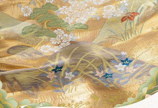 Tissu tissé Nishijin : Paysage de montagne dorée, tissu d'ameublement japonais