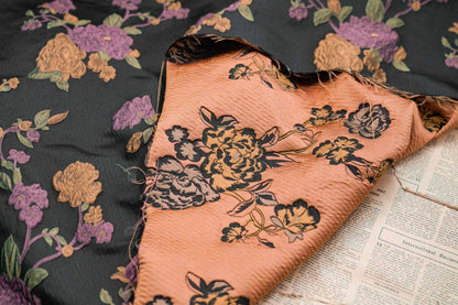 Tissu jacquard à motif floral et fils dorés : Tissu de créateur Vintage Palace, 147 cm de large
