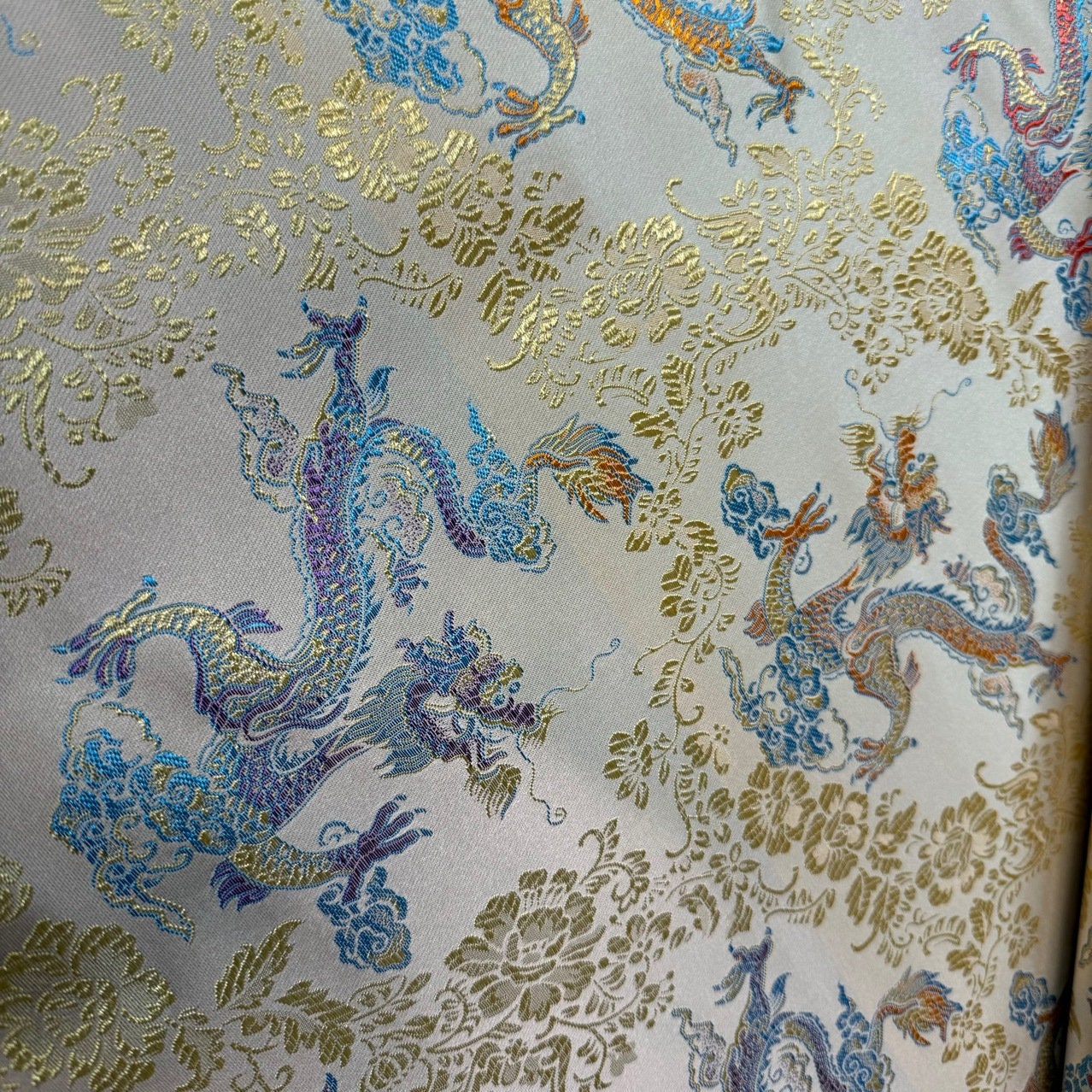 Tissu brocart de soie : motif grand dragon, 150 cm de large, ameublement et confection