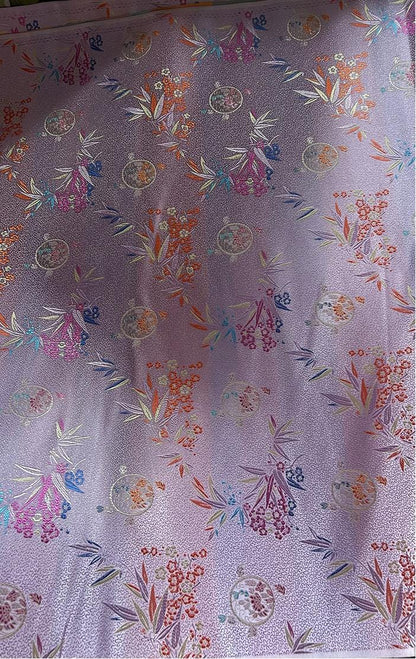 Brocart violet tissé Nishijin : Jacquard à fleurs et soie de bambou (29,5 po de largeur, vendu au mètre)