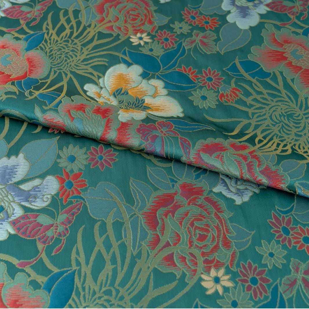 Tissu brocart pivoine : 140 cm de large. Fournitures pour textiles, kimonos et rideaux en rayonne de luxe.
