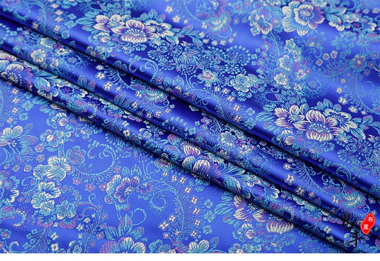 Tissu brocart jacquard damassé à motifs floraux : mélange de soie et de rayonne