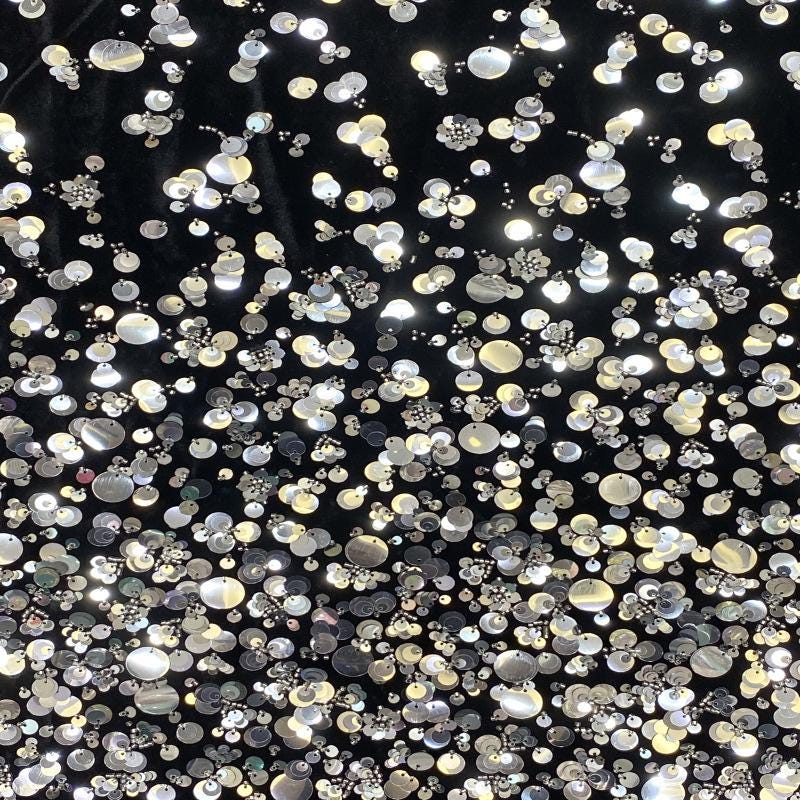 Tissu velours à sequins et perles : broderie dégradée, 124 cm de large