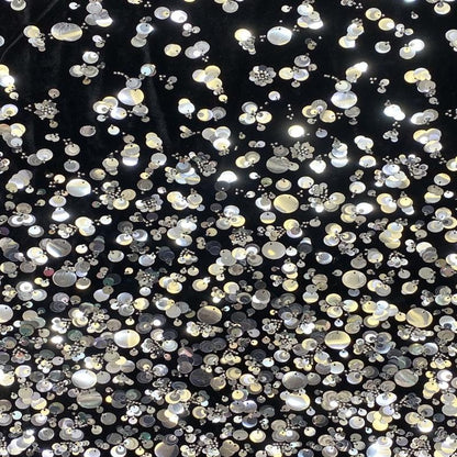 Tissu velours à sequins et perles : broderie dégradée, 124 cm de large