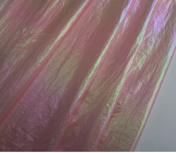Tissu en nylon matelassé holographique : matériau imperméable pour doudoune en duvet d'oie