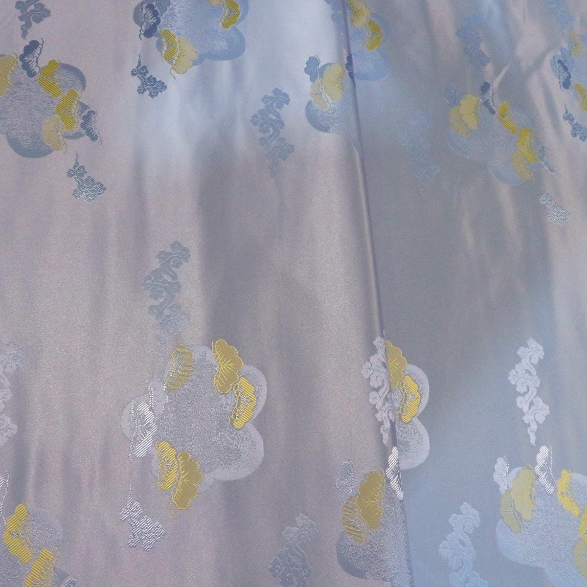 Tissu brocart tissé Nishijin : Tissu d'ameublement à motifs floraux en fil d'or