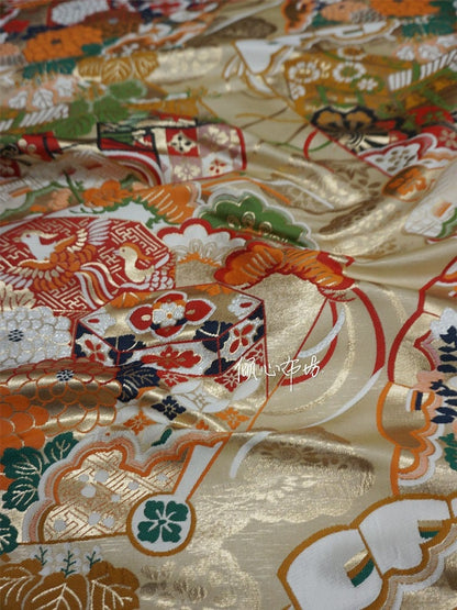Tissu Kinran de Nishijin Crane : Brocart damassé jacquard doré (largeur : 75 cm)