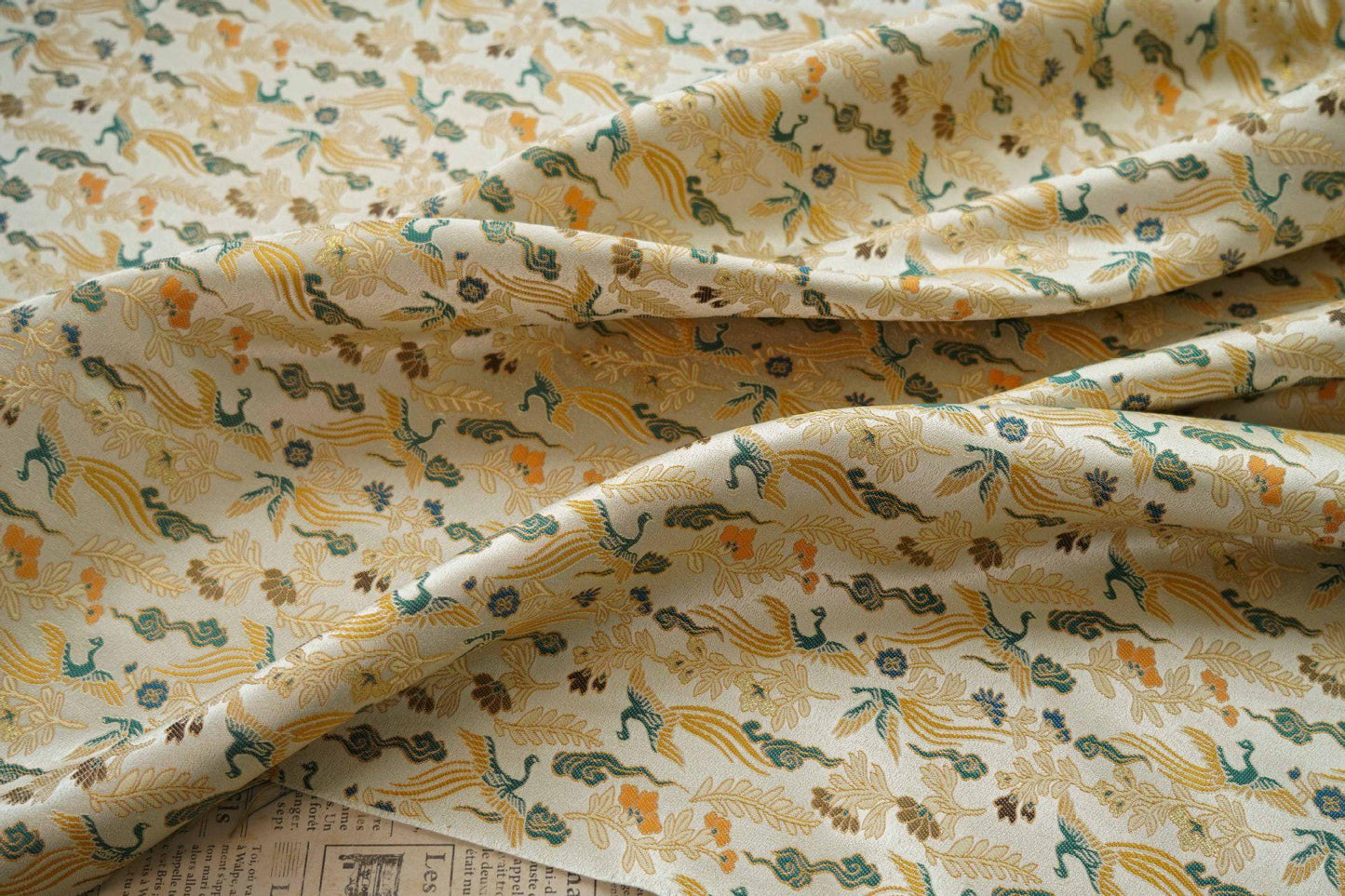 Tissu brocart Phoenix : mélange de rayonne de 150 cm de large, tissu pour robe d’empereur