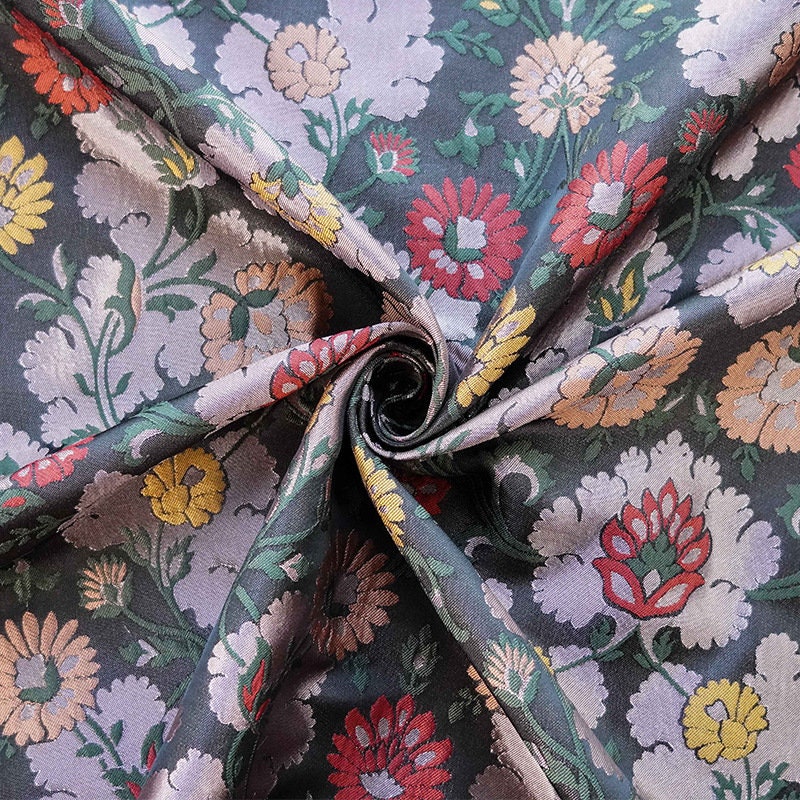 Tissu jacquard à motif floral : polyester texturé 3D, largeur 142 cm