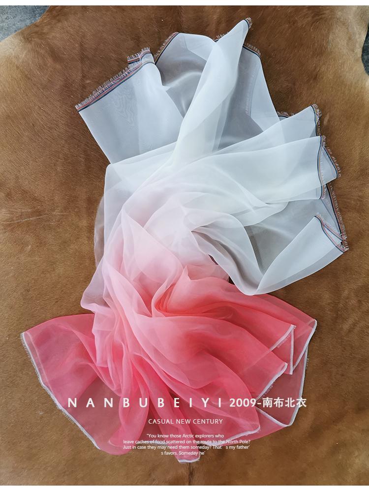 Tissu organza à dégradé de couleurs : 150 cm de large, tissu transparent de créateur