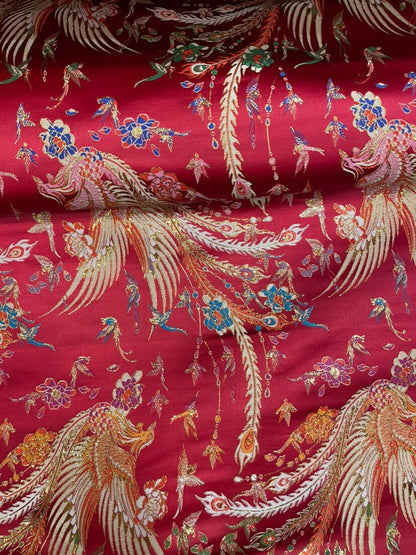 Tissu satin jacquard Phoenix : Hommage aux oiseaux, tissu d'ameublement rouge (29,5 po L)