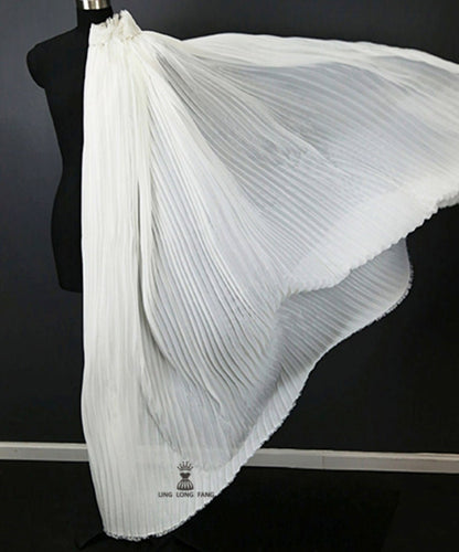Tissu mousseline plissé : texture crêpe pressée à la main, 150 cm de large
