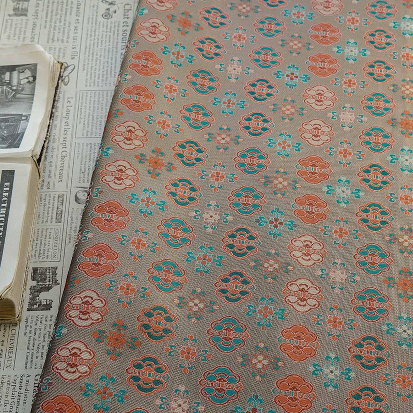 Sichuan Brocade Jacquard Fabric: Chinese Weaving for Cheongsam & Hanfu