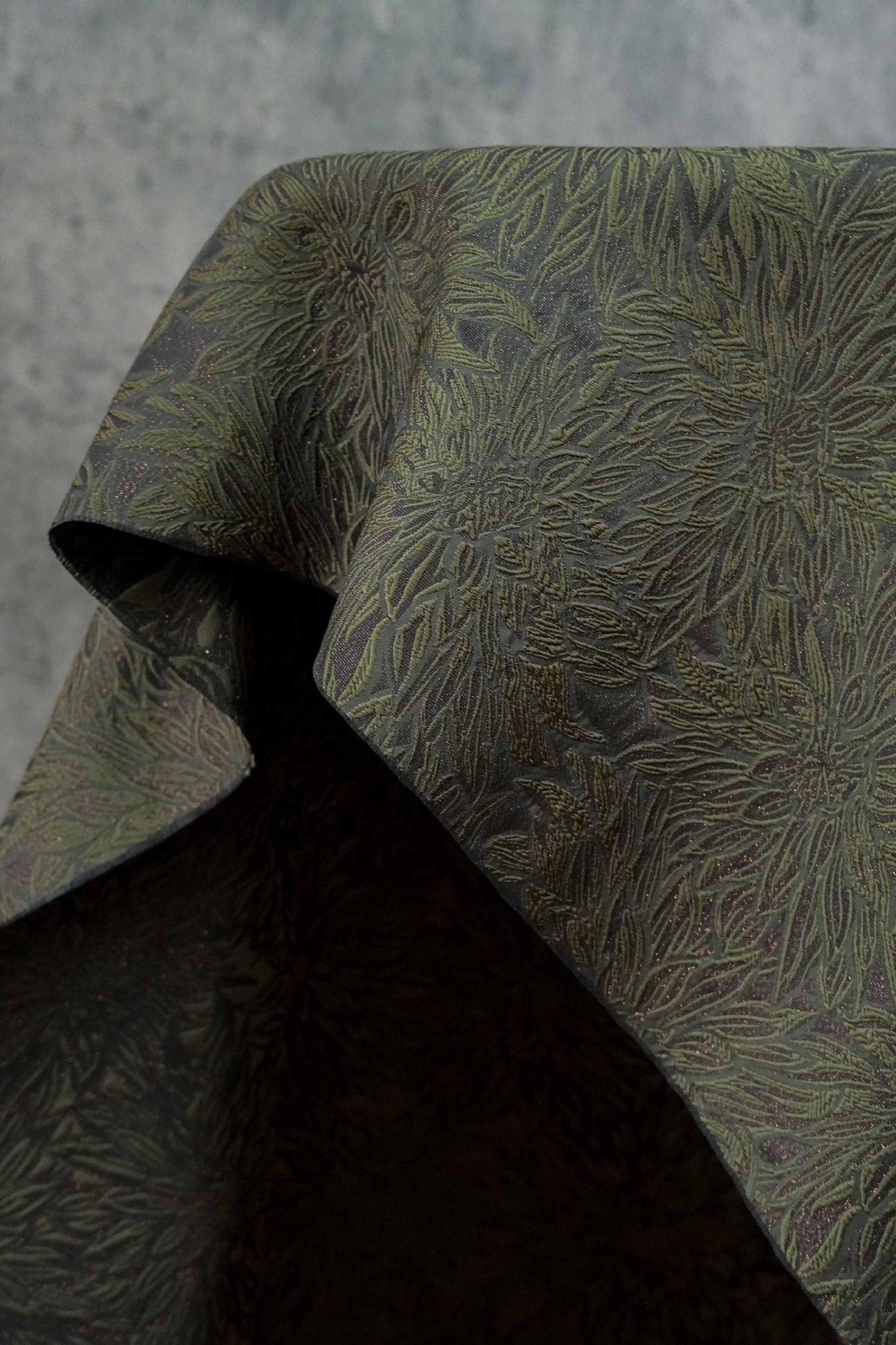 Tissu jacquard floral en relief : matériau d'ameublement de 140 cm de large