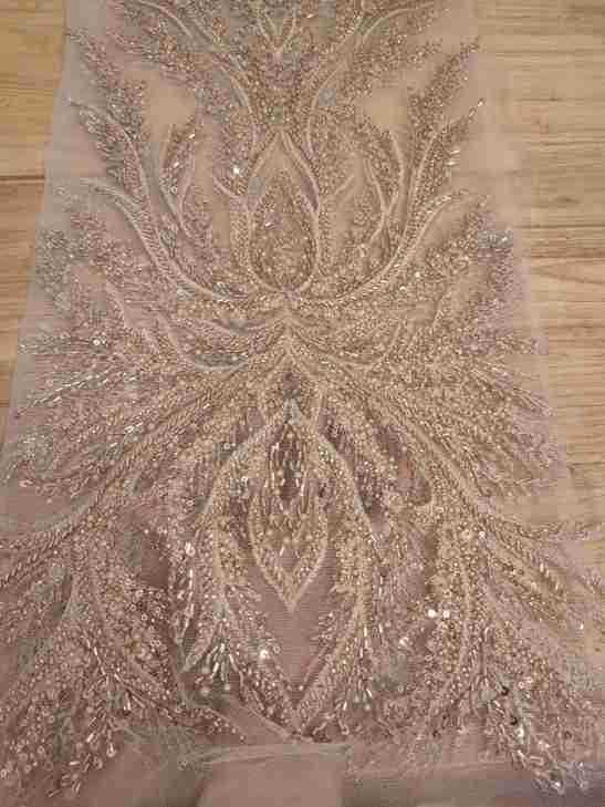 Tissu en dentelle à sequins et perles : voile de mariée, accessoire de robe