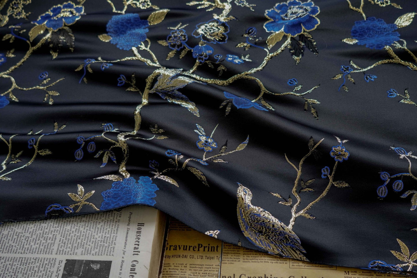 Gold Thread Damask Fabric: Metallic Jacquard Brocade (59"W)
