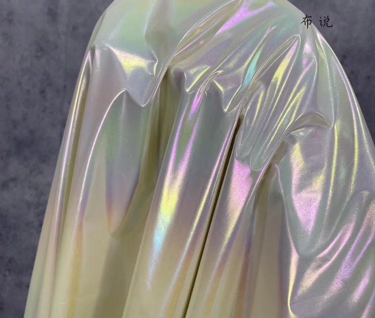Metallic Silver Pleated Waterproof Fabric: Holographic Padded Jacket Material
