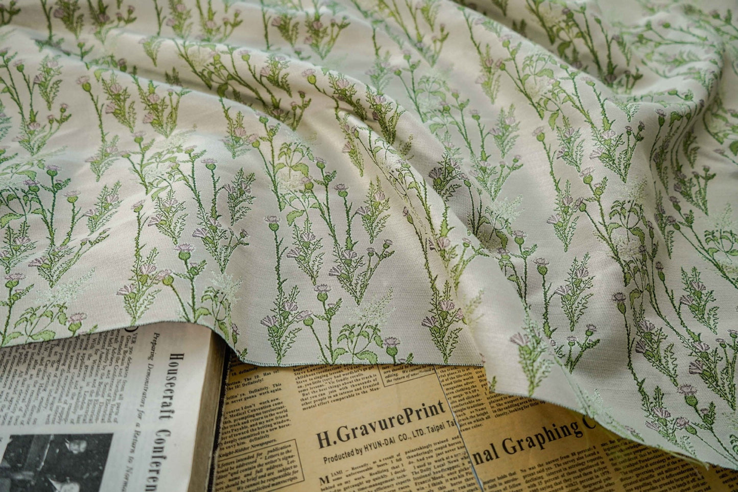 Tissu jacquard à motif floral : mélange de rayonne 3D, largeur 165 cm, vendu au mètre