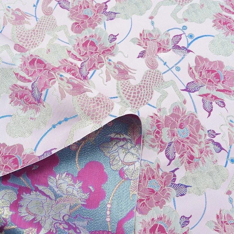 Tissu brocart de soie Kirin rose : Jacquard d'ameublement 59 po de large