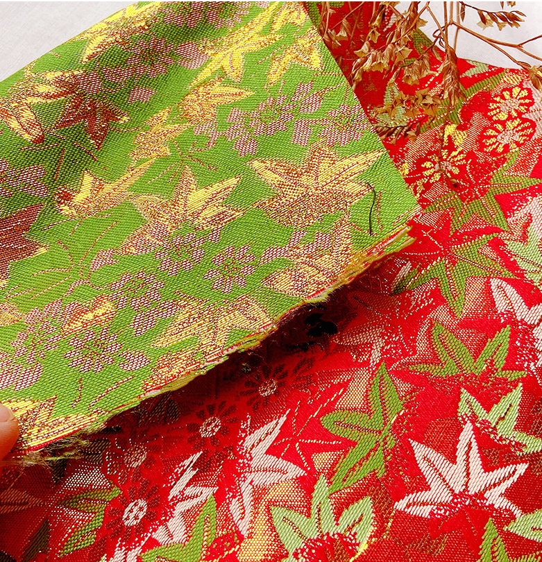Tissu Nishijin Ori : Brocart Jacquard à motif de feuilles d’érable japonaises (largeur : 75 cm)
