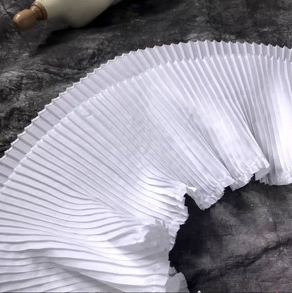 Bordure en coton à plis accordéon : tissu de créateur à texture rigide