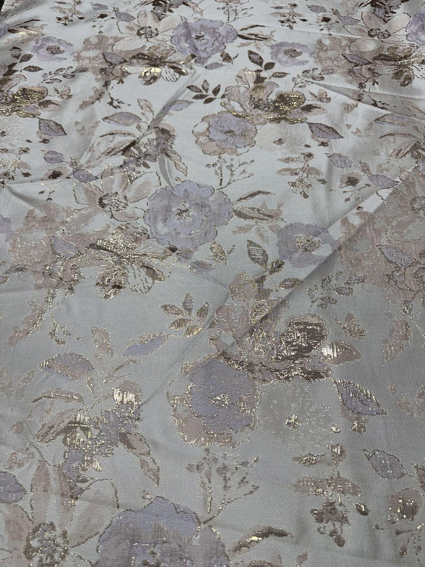 Tissu jacquard floral avec fil doré ��� Tissu de couture tissé couleur" Large