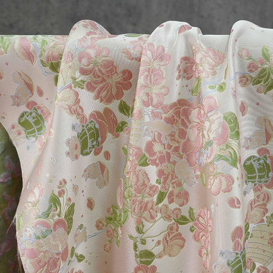 Tissu brocart à motif floral doré et fleurs de pêcher | Tissu floral de luxe, 165 cm de large